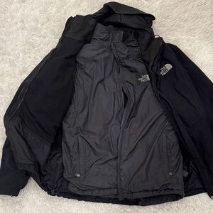 The North Face Men’s Medium 2 in 1 Black Jacket
